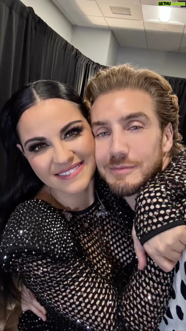 Eugenio Siller Instagram - “REBELDE” fué mi primera participación en una novela hace 18 años. Que gusto cantar con ellos todos sus éxitos en este maravilloso concierto !!!! Gracias @maiteperroni por invitarme a compartir contigo 🫶🏻 … #rbd Los Angeles, California