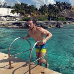 Eugenio Siller Instagram - Everything gets cured with salt water … 🌊 🐠 Todo se cura con agua salada … Mexico