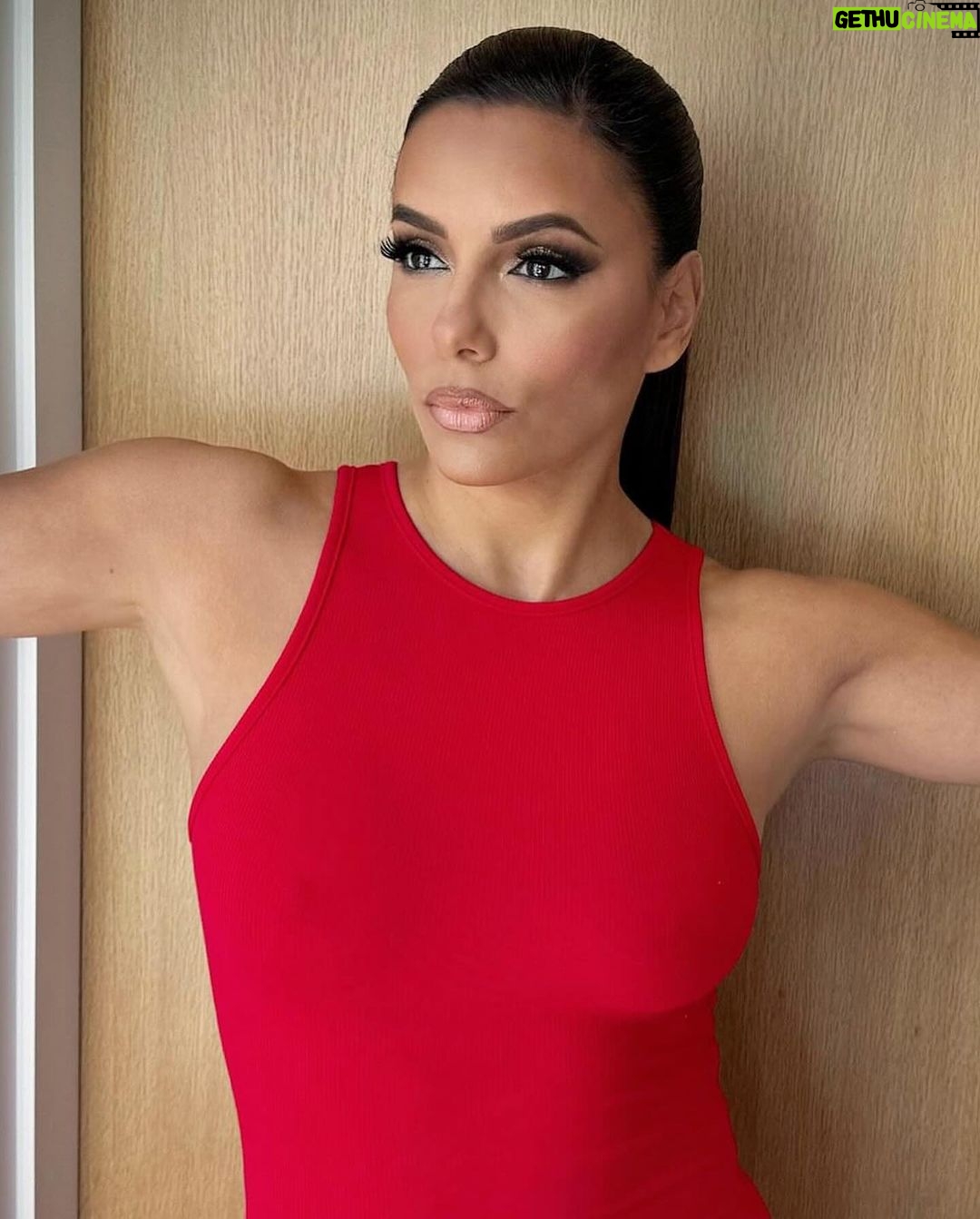 Eva Longoria Instagram - “It’s giving snatched”, as the kids say 🤣 Love this glam by @dimitrishair and @beautybyelan 💖