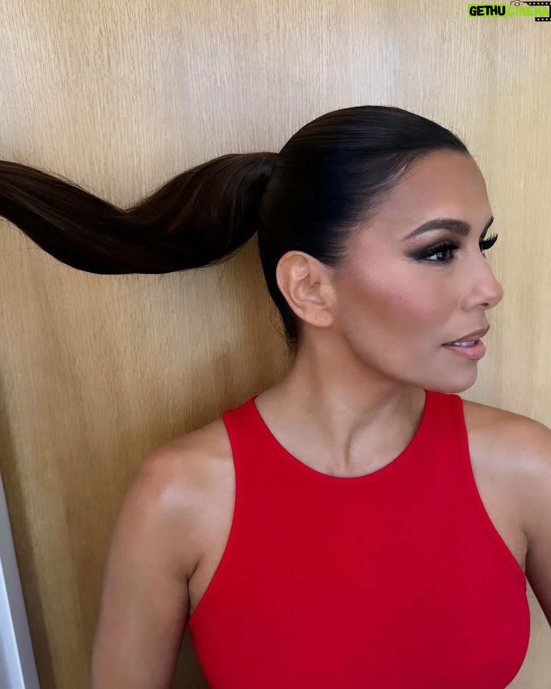 Eva Longoria Instagram - “It’s giving snatched”, as the kids say 🤣 Love this glam by @dimitrishair and @beautybyelan 💖