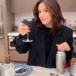 Eva Longoria Instagram - Happy National Margarita Day! Y’all know this is my favorite holiday so in celebration, here’s a healthy spin on our classic @casadelsoltequila marg recipe 😉 Salud! 2 OZ @casadelsoltequila BLANCO 1 OZ FRESH LIME JUICE 1/2 OZ LIGHT AGAVE 1/8 TSP ACTIVATED CHARCOAL BLACK SALT