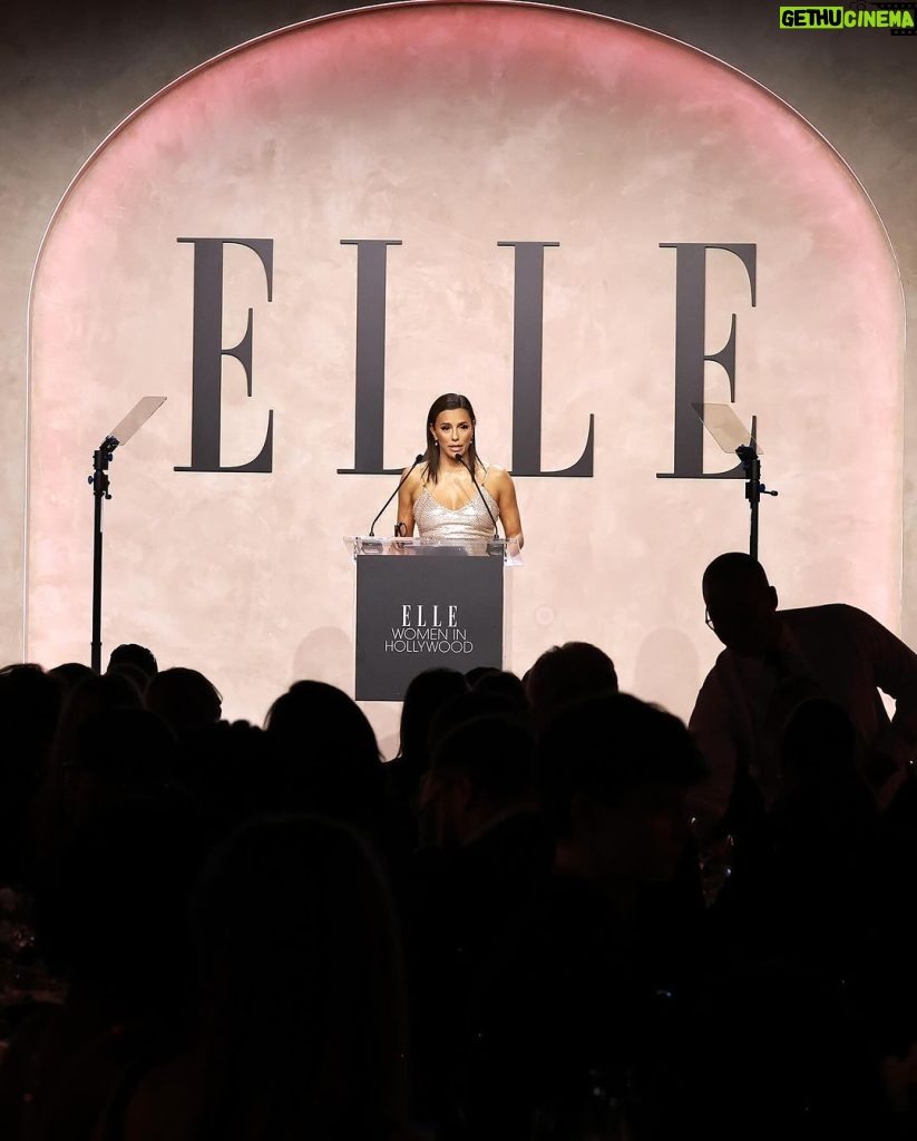 Eva Longoria Instagram - Ahh what a night! Honored to have been in great company with so many women I admire 💖 Thank you @elleusa and @ninagarcia for a beautiful night recognizing and celebrating women! And thank you to my sister @kerrywashington for your heartfelt words🥹 Hair: @kenpaves MU: @beautybyelan Styling: @stylememaeve
