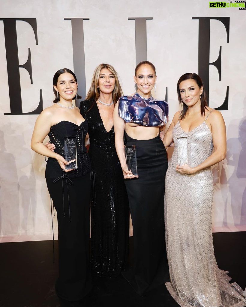 Eva Longoria Instagram - Ahh what a night! Honored to have been in great company with so many women I admire 💖 Thank you @elleusa and @ninagarcia for a beautiful night recognizing and celebrating women! And thank you to my sister @kerrywashington for your heartfelt words🥹 Hair: @kenpaves MU: @beautybyelan Styling: @stylememaeve