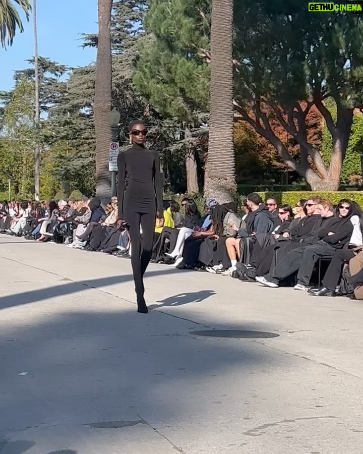 Eva Longoria Instagram - @balenciaga 🖤