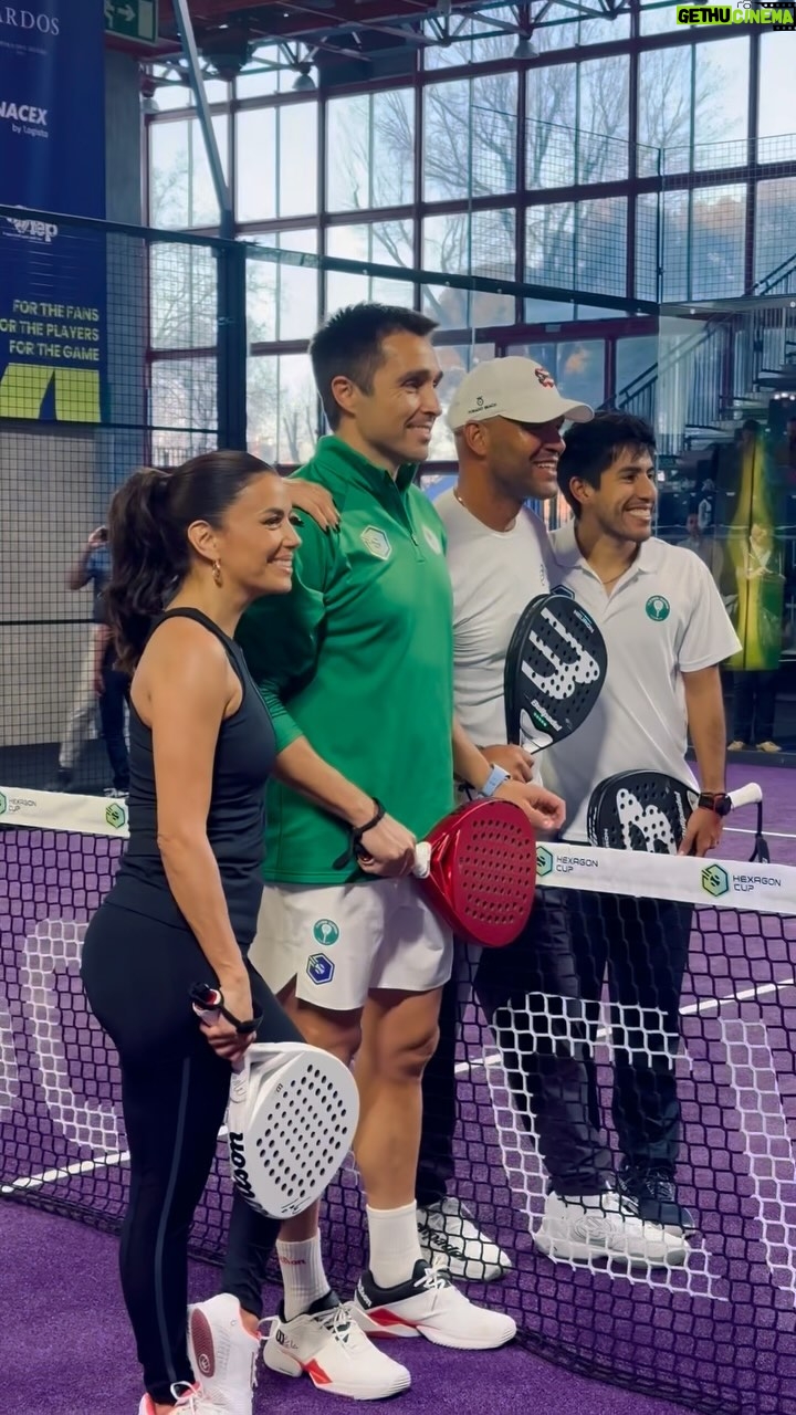 Eva Longoria Instagram - The whole team having fun playing with @evalongoria and @amaurynolasco πβ¨ #ElevenElevenTeamUsa #UnleashingTheMagic βββ Todo nuestro equipo disfrutando con @evalongoria y @amaurynolasco πβ¨ #ElevenElevenTeamUsa #UnleashingTheMagic Madrid Arena (estadio)