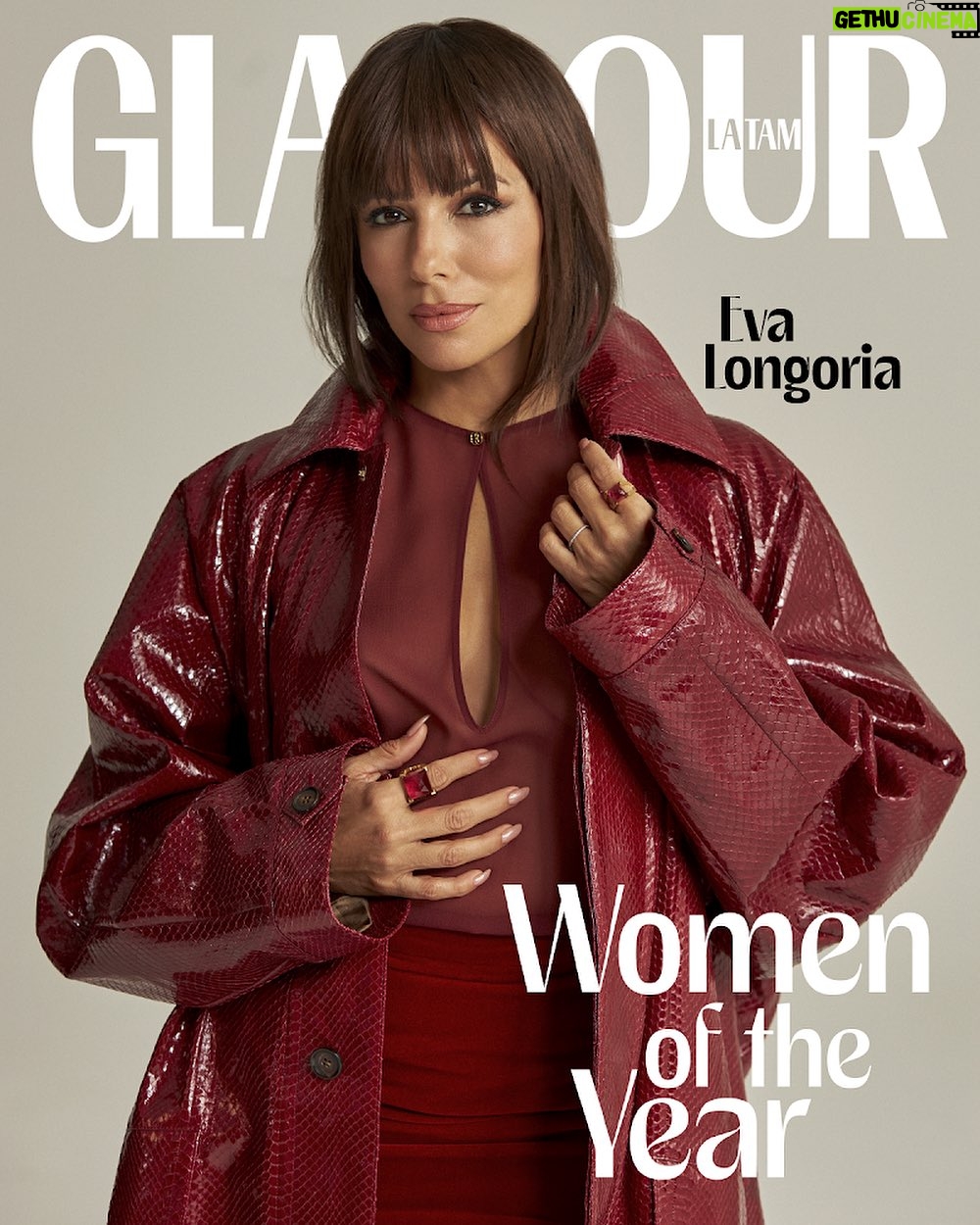 Eva Longoria Instagram - “Soy una latina muy orgullosa, orgullosa texana, orgullosa chicana, orgullosa mexicana.” El tener presente sus raíces en todo momento, destacar a la comunidad latina en sus proyectos e inspirar a las mujeres a cumplir sus sueños, hacen que #EvaLongoria forme parte de nuestras #MujeresDelAño 2023 y sea galardonada como ‘Latin Icon’. ✨ En nuestro link en bio encontrarás la entrevista exclusiva donde Eva nos comparte su experiencia como directora de cine, las mujeres que más la inspiran, sus secretos de belleza y más detalles de su admirable trayectoria. #GlamourWOTY ❤️ Head of Editorial Content: @itsfarahslim Entrevista: @paolazaam Fotografía: @estebancalderon Iluminación: @440lemus Producción: @renebarretohope Maquillaje: @beautybyelan Peinado: @kenpaves Uñas: @kimmiekyees Styling: @stylememaeve Locación: @duststudiosla