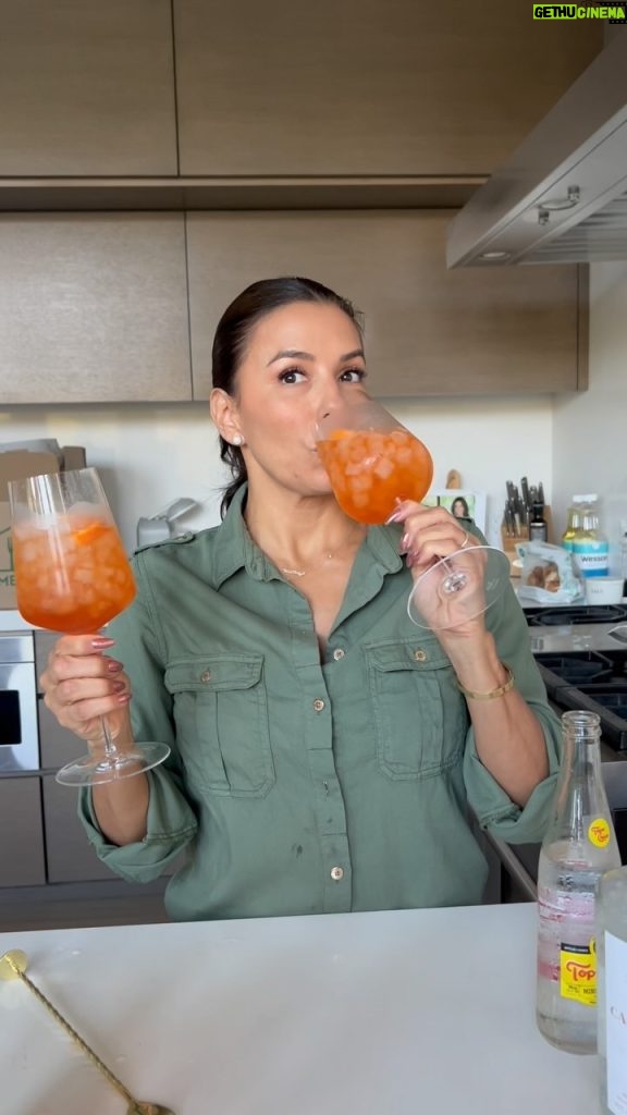 Eva Longoria Instagram - I never thought to mix aperol with tequila but I had to try since they’re two of my favorite things! Y’all this was sooo good. Try it and be sure to tag me if you recreate! 🧡