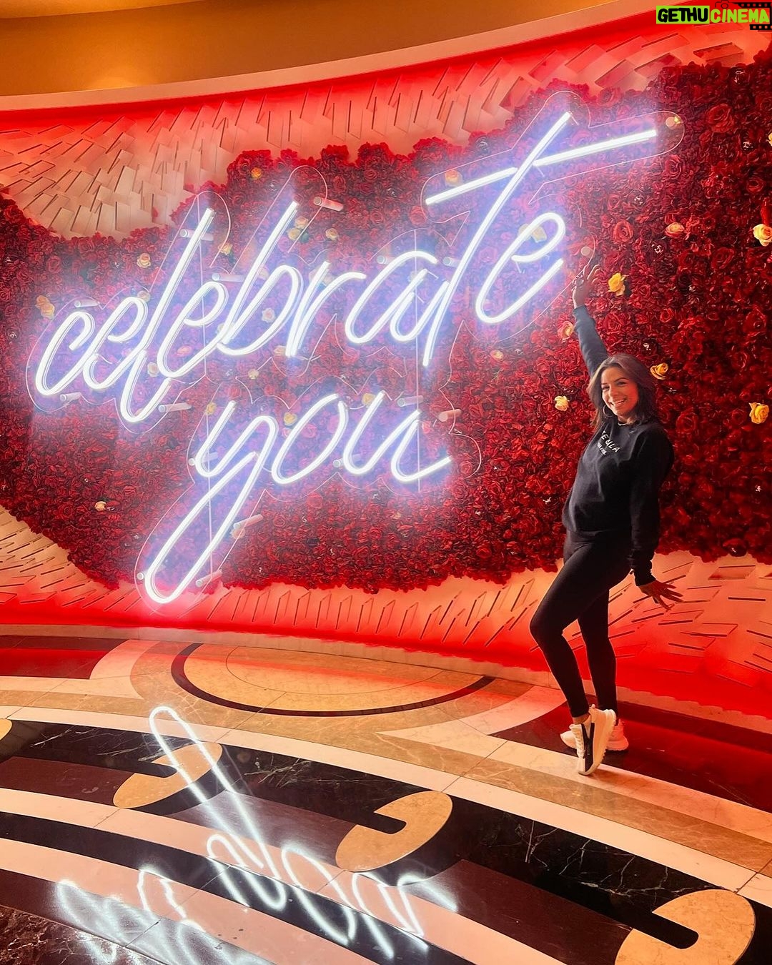 Eva Longoria Instagram - Weekend getaway to Vegas to celebrate my sisters birthday! Thank you so much @venetianvegas for making it so special🎲 The Venetian | Palazzo Resorts