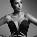 Eva Longoria Instagram - Gracias @harpersbazaares por el premio Cinema Women of the Year 🤍 Estoy tan honrada! Thank you @harpersbazaares for the Cinema Women of the Year award 🤍 I’m so honored! Styling: @diegosernah MU: @beautybyelan Hair: @kenpaves