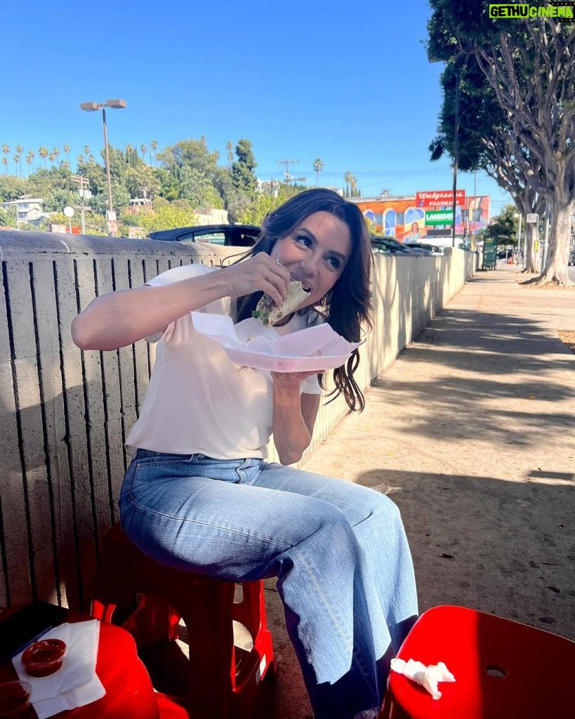 Eva Longoria Instagram - Just a girl who loves her street tacos 😋🌮