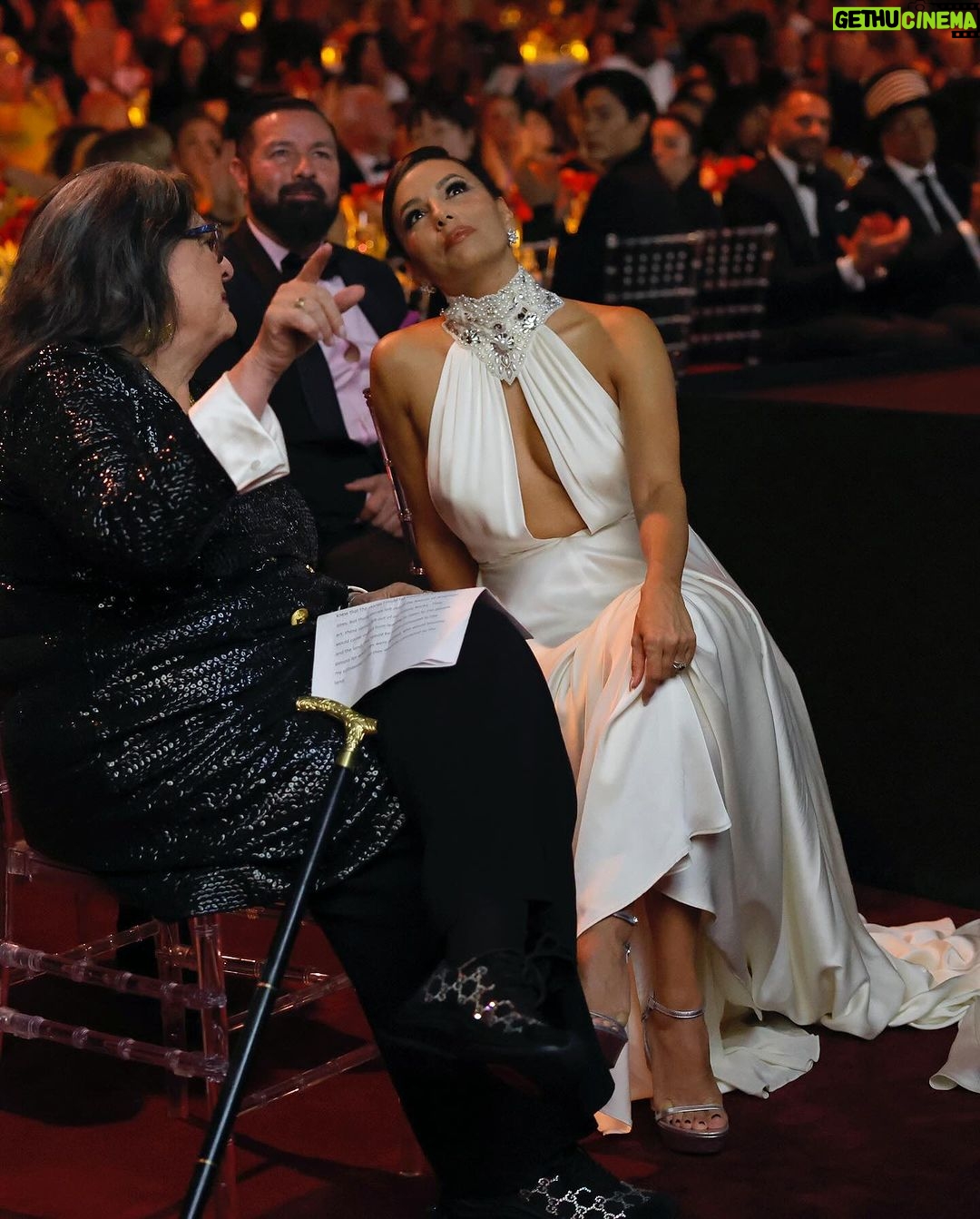 Eva Longoria Instagram - ✨LACMA Art + Film Gala✨What an honor it was for me to pay tribute to the great scholar, educator and muralist (and CSUN alumni 💪🏽) @judy_baca ! Such an incredible night celebrating her and filmmaker David Fincher. Thank you @lacma! LACMA Los Angeles County Museum of Art