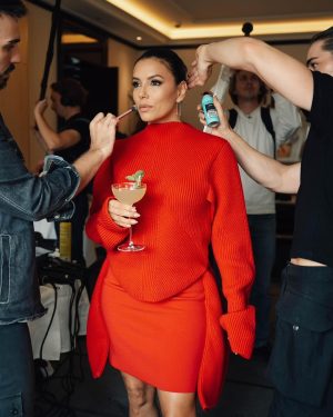 Eva Longoria Instagram - VB 🇫🇷 París 
So proud of you @victoriabeckham as always you amaze us with your talent and passion!