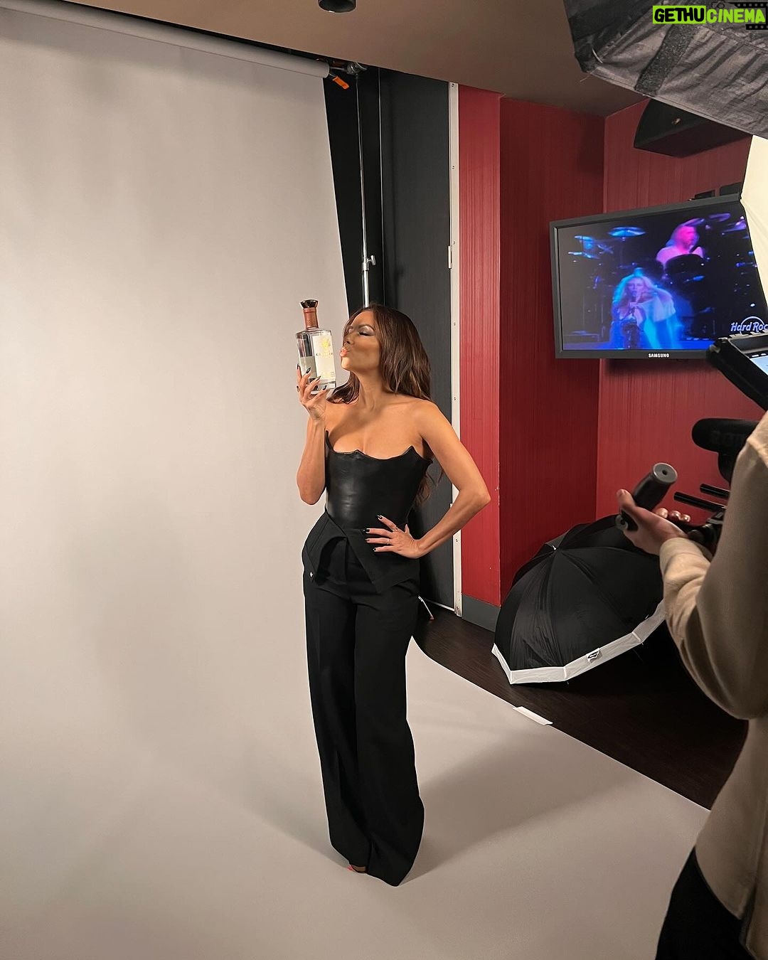 Eva Longoria Instagram - February flew by! 🤯 I have so many special projects and announcements coming up, can’t wait to share. How’s the start of the year going for y’all?💖