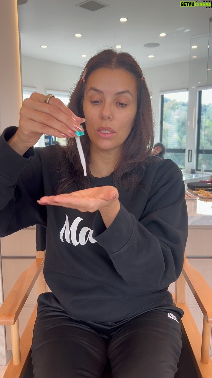 Eva Longoria Instagram - Talking dark spots and how to get rid of them @lorealparis #BrightReveal #Skincare