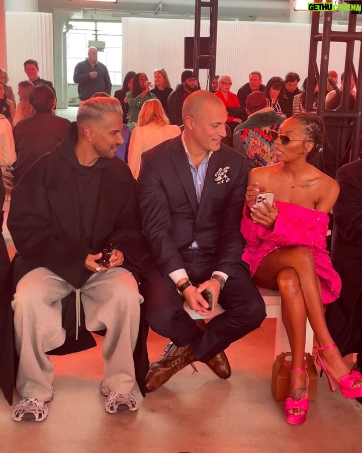 Eva Marcille Instagram - It was a reunion of epic proportions✨ The @nigelbarker and The @mrjaymanuel at the beautiful @pamellaroland show for #NYFW 🌻