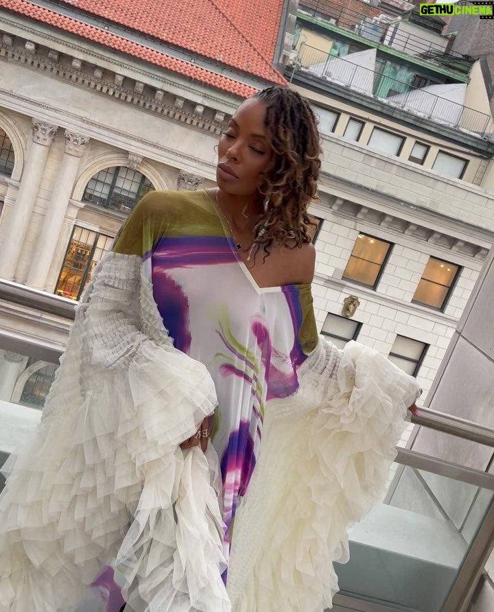 Eva Marcille Instagram - @yuteerone #nyfw On my way! 🌻