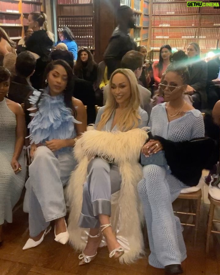 Eva Marcille Instagram - Thank you @tiffanybrowndesigns what a beautiful collection Queen Congratulations! What a pleasure is was to meet @alexisgfloyd and see my @officialkarenhuger 🌻 #NYFW