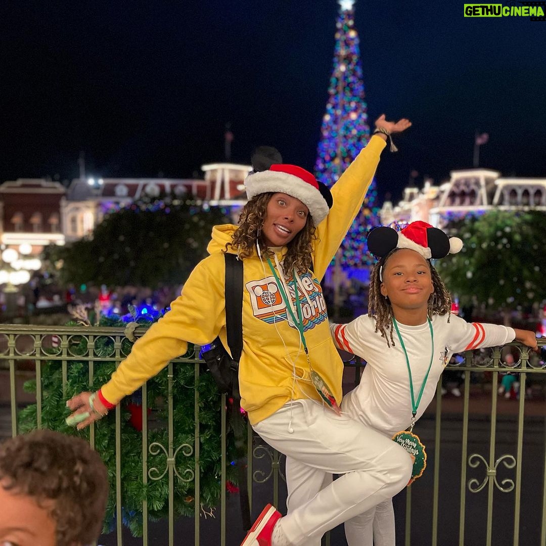 Eva Marcille Instagram - @waltdisneyworld was so lit! Me and mine 🌻🌻🌻 had us a time! #bigkid #momlife #wdwholidays