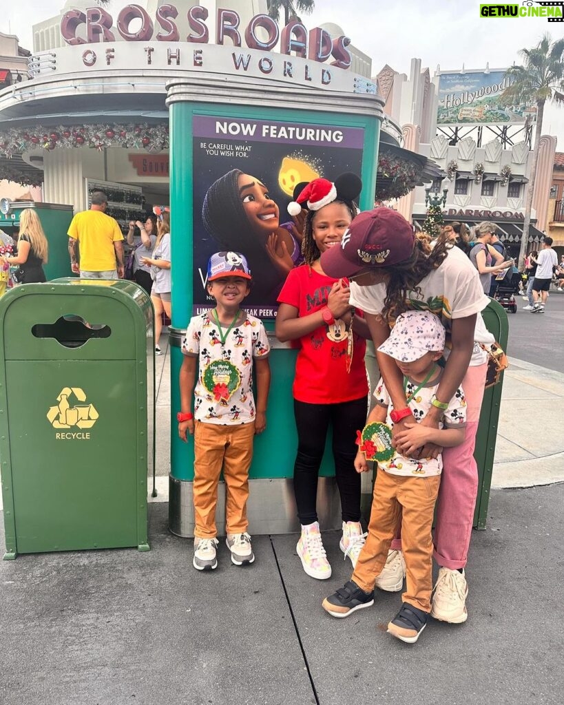 Eva Marcille Instagram - Disney World look👀 out, we’re here!!! We are kicking off our Very Merry Holidays #wdwholidays