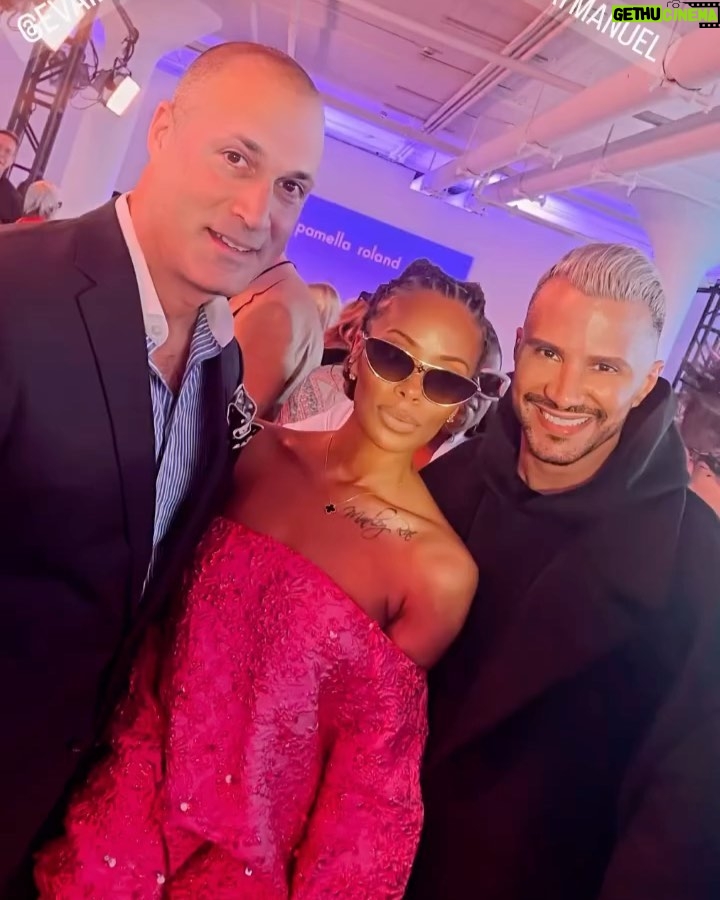 Eva Marcille Instagram - It was a reunion of epic proportions✨ The @nigelbarker and The @mrjaymanuel at the beautiful @pamellaroland show for #NYFW 🌻