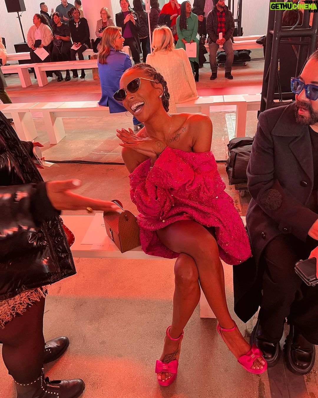 Eva Marcille Instagram - It was a reunion of epic proportions✨ The @nigelbarker and The @mrjaymanuel at the beautiful @pamellaroland show for #NYFW 🌻