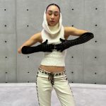 Eva Marisol Gutowski Instagram – Absorbing spiritual energy from oil paintings = oilsynthesis? 🧐