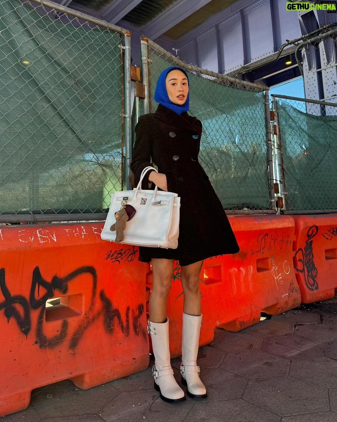 Eva Marisol Gutowski Instagram - Can’t go wrong with the classics 😌✌️