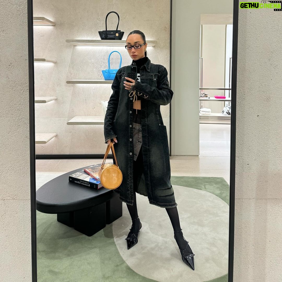 Eva Marisol Gutowski Instagram - My granny panties and i vs fashion week 📈 Paris, France