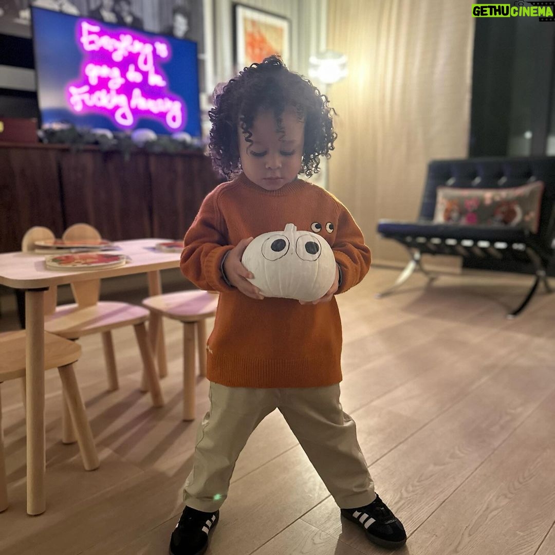 Eve Instagram - Happy Thanksgiving to all ๐งก๐๐ฆ