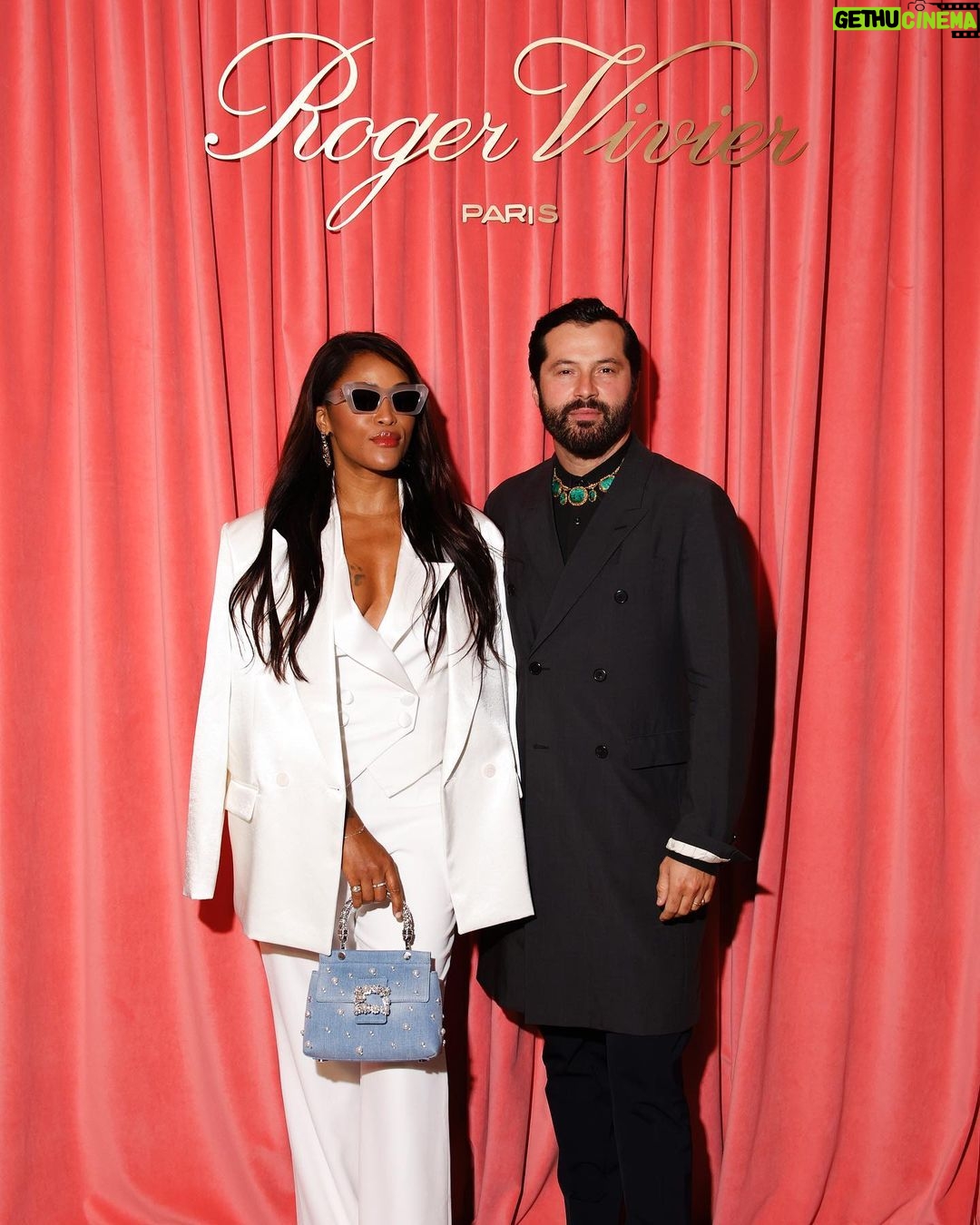 Eve Instagram - Loved the @rogervivier presentation so beautiful @gherardofelloni styled by @oliviabuckingham #rogervivier #rogervivierss24