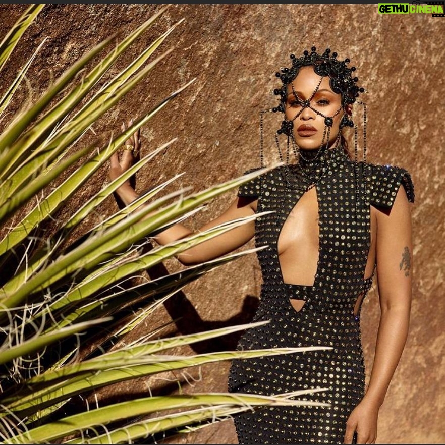 Eve Instagram - #fbf #alien #goddess #desert #chic 🖤