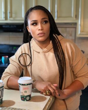 Eve Instagram - 💬 caption this....