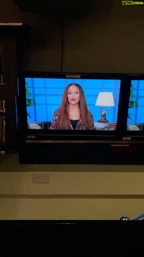 Eve Instagram - #lipglosspoppin #chatting @thetalkcbs #cherry #pie @mimi_nottinghill @lindabrownlondon 👄