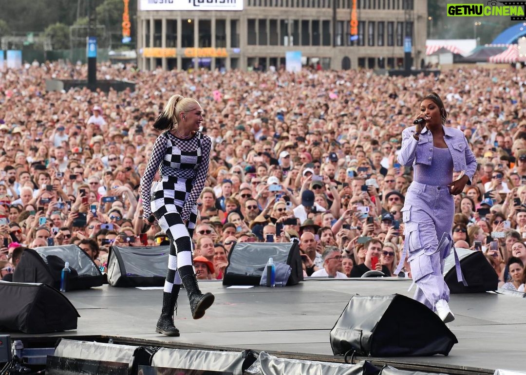 Eve Instagram - O hey @gwenstefani 🖤🤍 shot from last Saturday @bsthydepark the crowd was amazing. Thanks for having me! 💜 @mrselfportrait @oliviabuckingham 📸 @marco.bahler