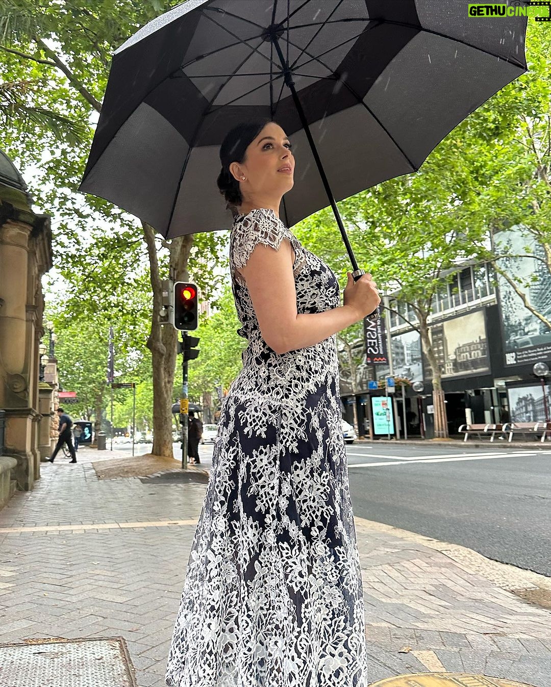 Evelyn Sharma Instagram - Rainy day in the city ☔️