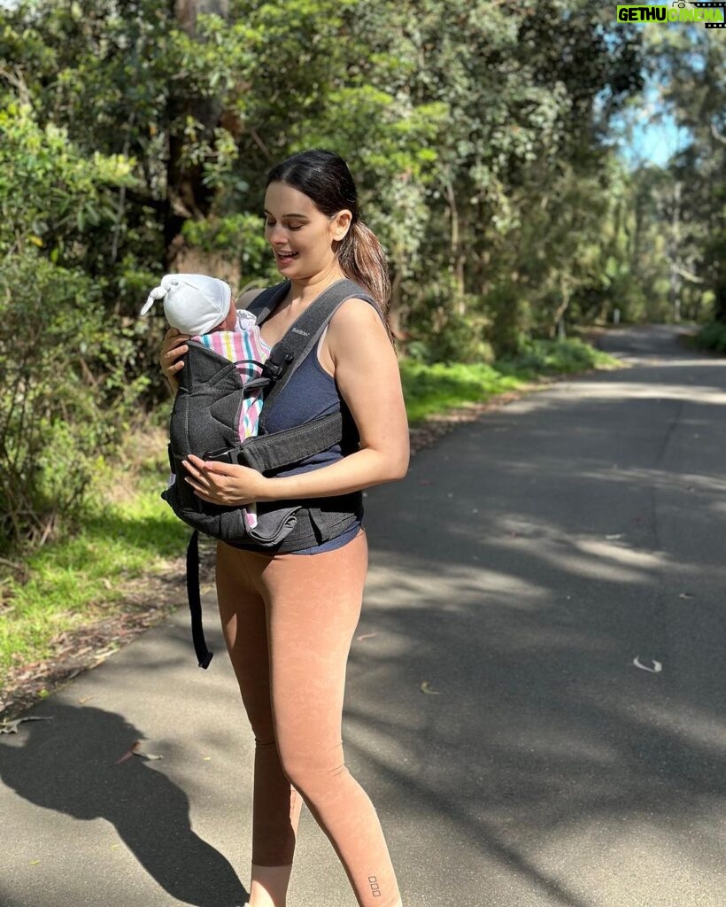 Evelyn Sharma Instagram - 6 weeks and counting! 🥰🐣 #motherhood #livingmybestlife #naturewalk #newborn Sydney, Australia