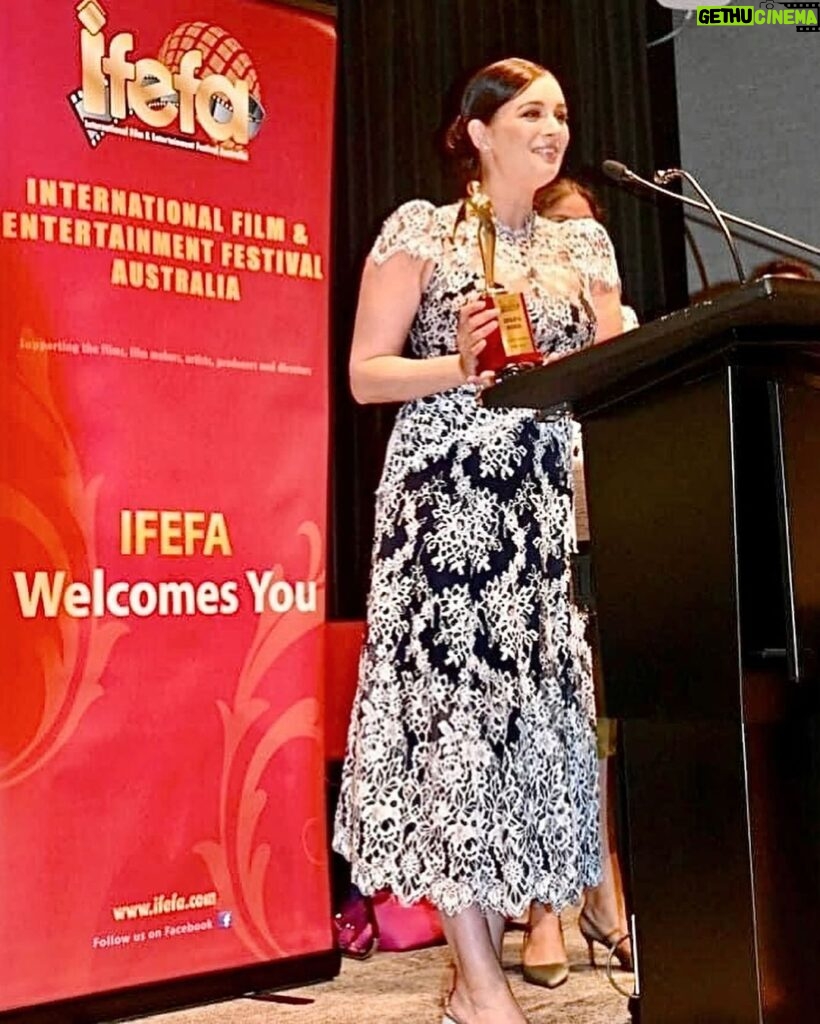 Evelyn Sharma Instagram - Such an honour to receive this award the other night ❤🙏 thank you #IFEFA for recognising my work in films! #bollywood #bestjobintheworld #drama #artandculture #australia