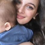 Evelyn Sharma Instagram - Obsessed 💖👼🏻 #smoochies #motherhood #momlife #twoundertwo