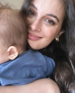 Evelyn Sharma Instagram - Obsessed 💖👼🏻 #smoochies #motherhood #momlife #twoundertwo