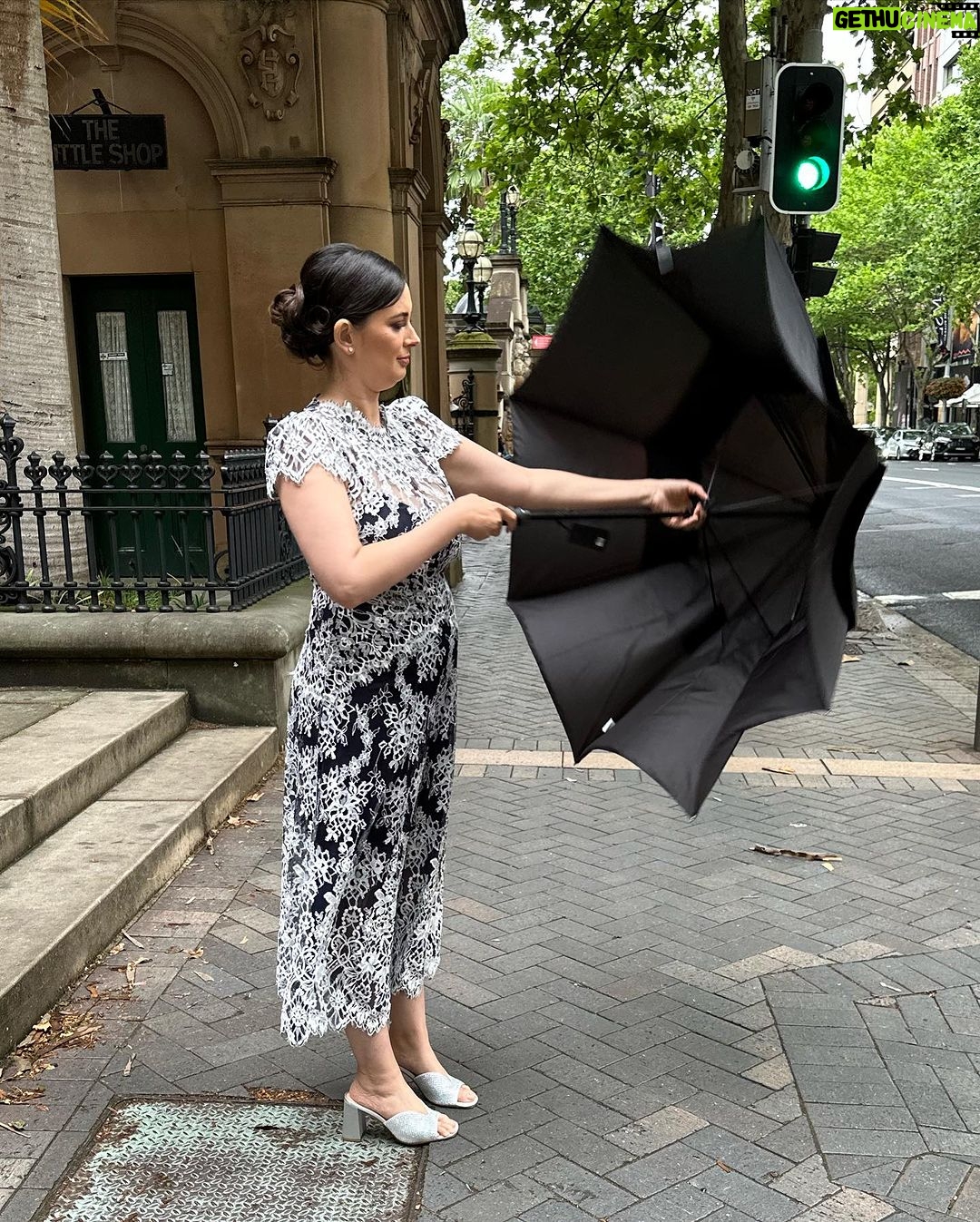Evelyn Sharma Instagram - Rainy day in the city ☔️