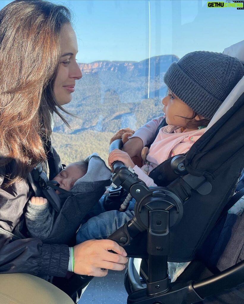 Evelyn Sharma Instagram - Teaching my little ones about the beauty and magic of mama earth is everything. 💚 May we raise good custodians of this wonderful planet.. 🙏 #momlife #motherearth #ancientwisdom #protectnature #breatheyourbiome #thegreatoutdoors #bluemountains