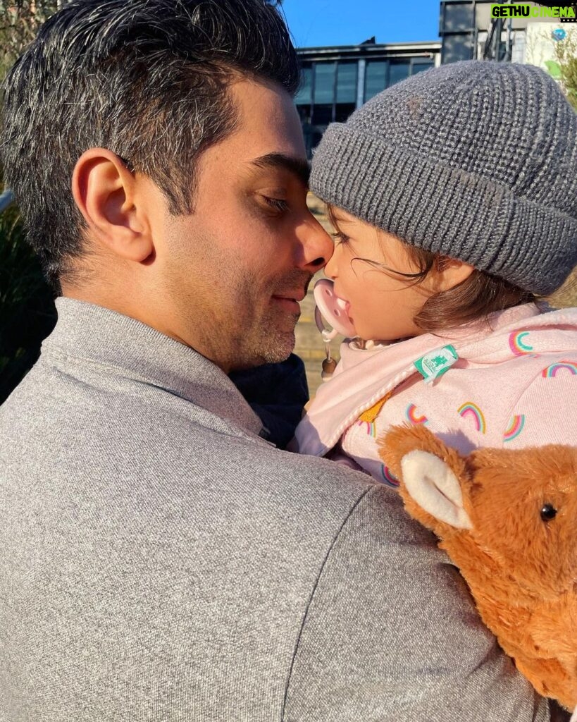 Evelyn Sharma Instagram - BEST dada in the world 🥰 we love you so much! Happy Father’s Day to my forever main man! 💖 #fathersday #aussiefathersday #australia #bluemountains #desidad #twoundertwo #mymainman Blue Mountains National Park