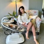 Evelyn Sharma Instagram - When you finally get some mommy me-time in but baby starts babbling too cutely… 🐣🥰 obsessed with my little man! 💖 Thanks for always spoiling me with awesome gifts @4moms_aus #4moms