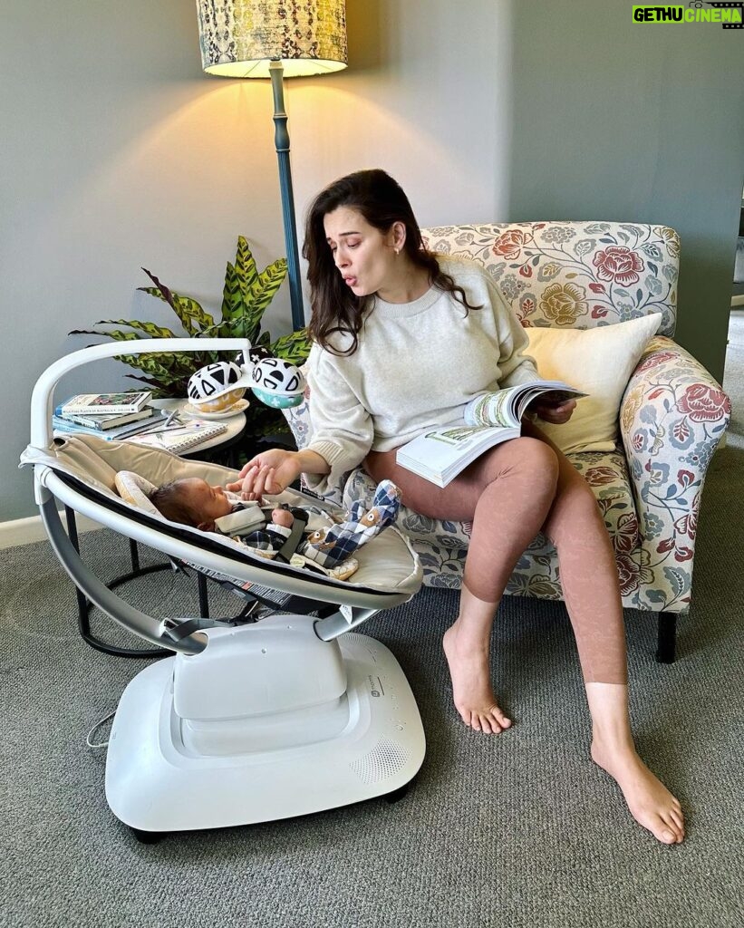 Evelyn Sharma Instagram - When you finally get some mommy me-time in but baby starts babbling too cutely… 🐣🥰 obsessed with my little man! 💖 Thanks for always spoiling me with awesome gifts @4moms_aus #4moms