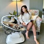Evelyn Sharma Instagram - When you finally get some mommy me-time in but baby starts babbling too cutely… 🐣🥰 obsessed with my little man! 💖 Thanks for always spoiling me with awesome gifts @4moms_aus #4moms