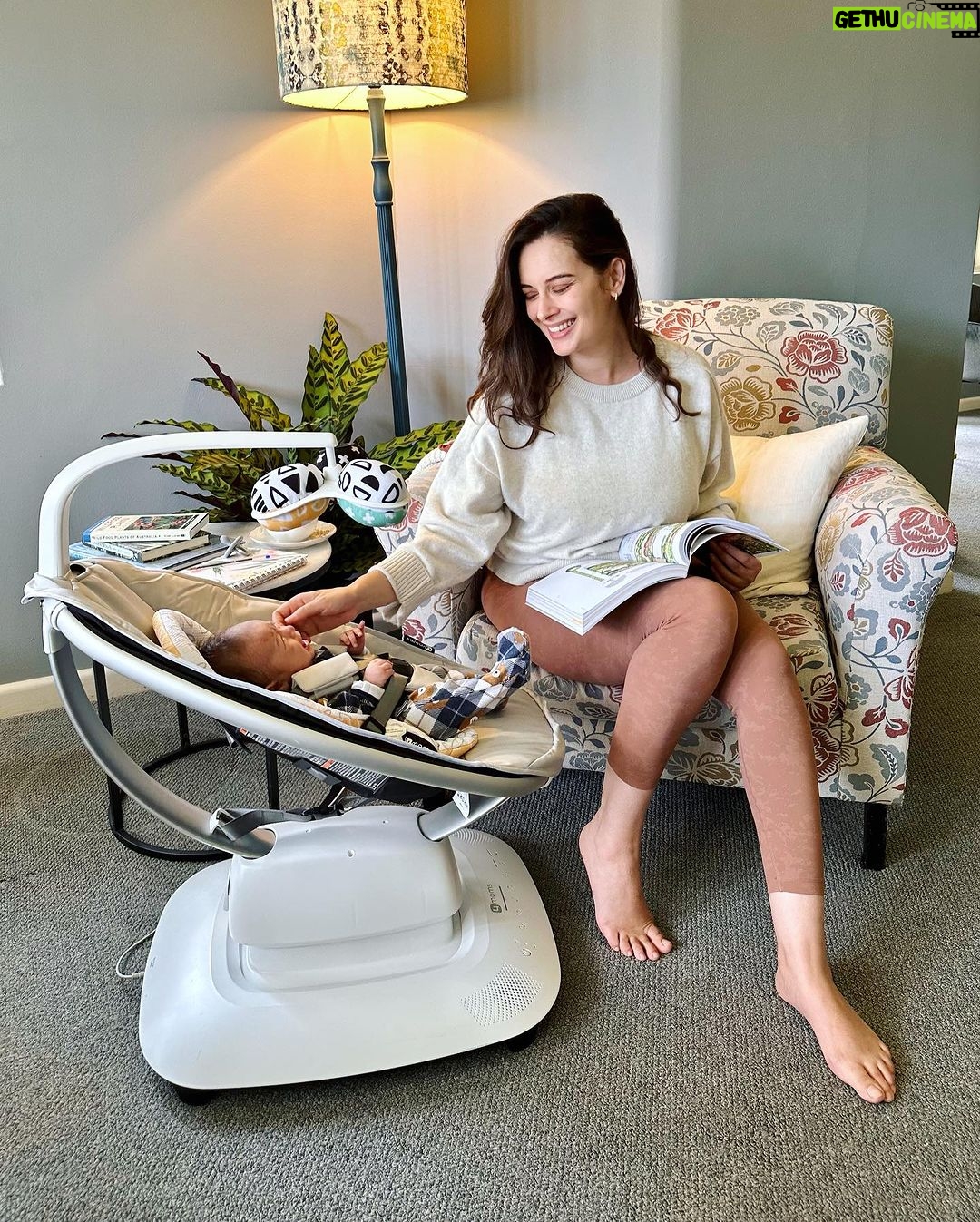 Evelyn Sharma Instagram - When you finally get some mommy me-time in but baby starts babbling too cutely… 🐣🥰 obsessed with my little man! 💖 Thanks for always spoiling me with awesome gifts @4moms_aus #4moms