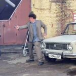 Evgeniy Kulik Instagram - Закончились съёмки нашего первого сериала. Это было порой тяжело, но очень интересно. Сейчас идёт монтаж. Сериал выйдет в следующем году, а пока смотрите видео со съёмок. Отдельное спасибо мужику, который нам подогнал гараж и клубу @hotcollection.ru за предоставление помещения под съёмку🙏 Как думаете, про что сериал? Идут нам усы?