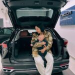 Evgeniy Kulik Instagram - Отгадайте, что я подарил жене на 8е марата? #omoda