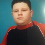 Evgeniy Kulik Instagram - Мало кто знает, но у меня нет актерского образования. На фото я в 8-м классе. В это время я загорелся одной идеей: увидел на MTV программу про спецэффекты, а там показывали как создавались динозавры в "Парке юрского периода" и акула в "Челюстях". Я твердо решил научиться делать крутые спецэффекты и поступил на информатика-архитектора (только там в моем городе учили 3D графике). Но в итоге жизнь расставила все на свои места — и я стал блогером и актером. В следующем посте могу рассказать, как это произошло, если, конечно, вам интересно. P.S. А вы кем мечтали стать?