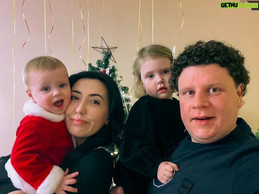 Evgeniy Kulik Instagram - Друзья с Новым годом! Думаю 2к24 будет ооооочень интересным! Всех обнял!